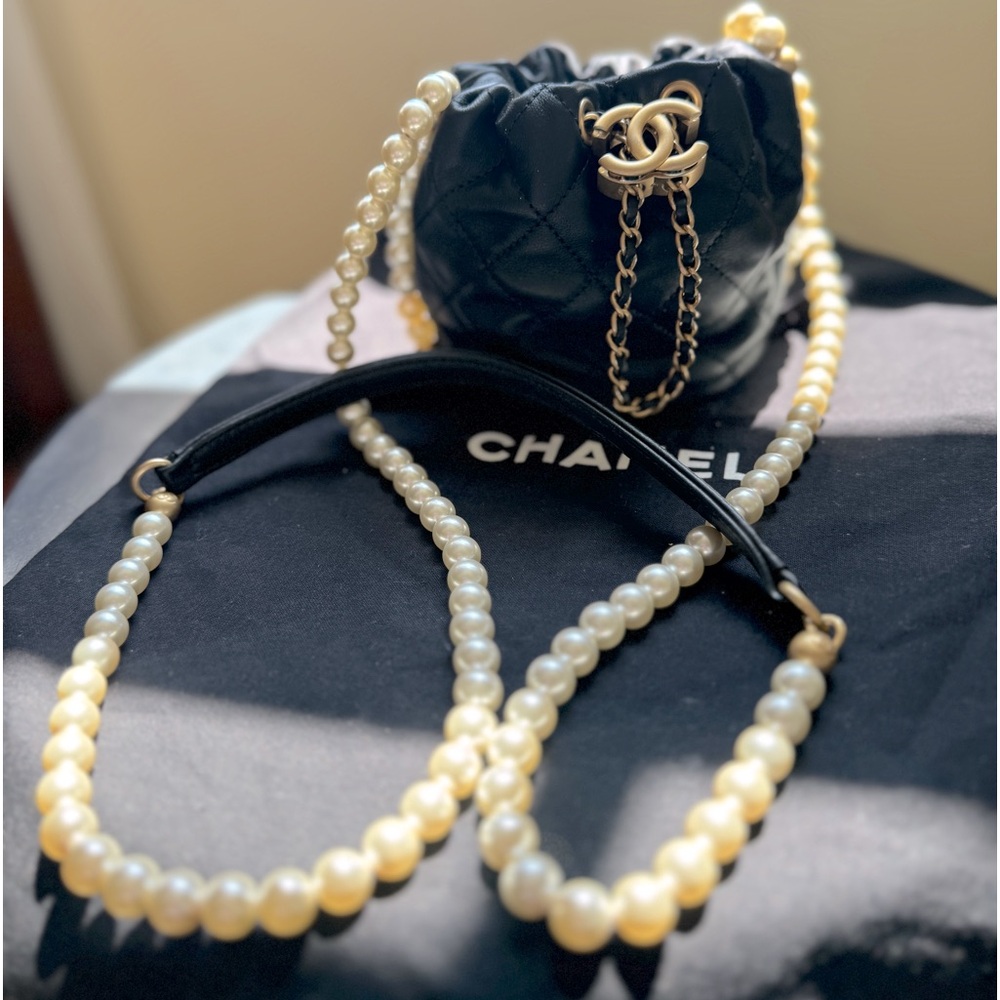 CHANEL “about pearls” mini quilted bag - never been worn - Like New✨